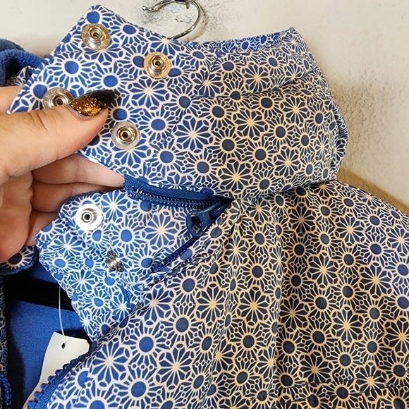NWT Gap Kids Down Puffer Coat. Blue white floral. Size XL (12). - Picture 6 of 15